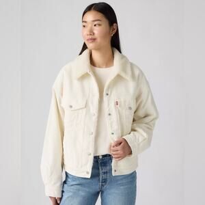 NWT Levi’s 90’s Sherpa Trucker Jacket